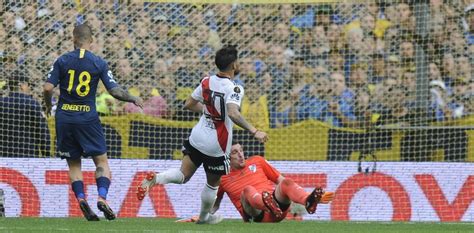 La monumental tapada de Armani a Benedetto sobre el final.